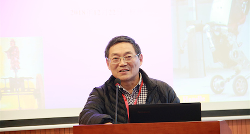 林锦国教授做《青少年机器人竞赛活动探索》主题报告