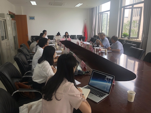 范国睿教授与我院青年教师交流