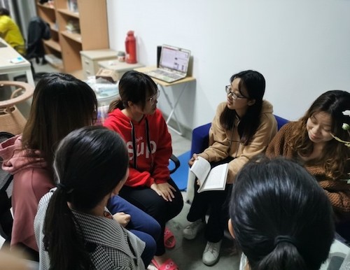 第62期发展对象培训班第二小组与优秀党员陈逸雪同志座谈