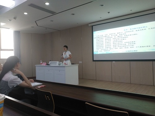 图为主讲人郑英老师