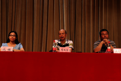 图为项老师发言