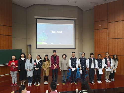 图为同学们谢幕