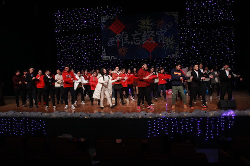 图为学生会集体舞