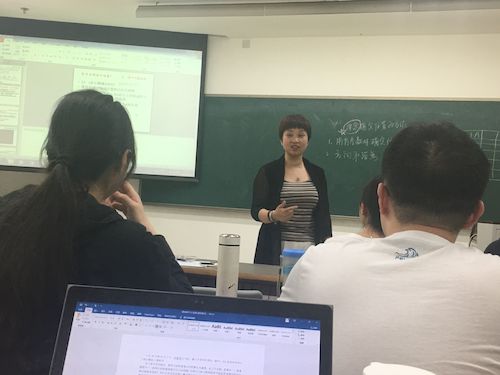 图为潘云芳老师