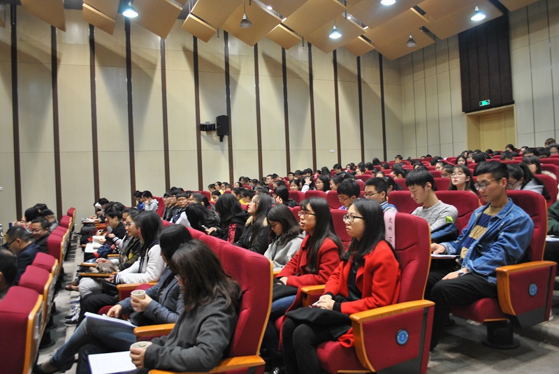 图为学生认真听讲 - 副本.JPG